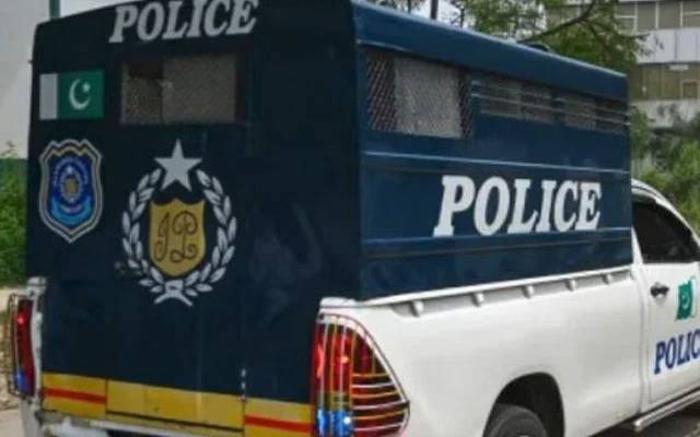 پولیس اہلکار منشیات فروشوں کے ہاتھوں یرغمال