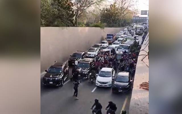 بیجنگ انڈر پاس میں مسلح افراد کی فائرنگ و تشدد ،ڈی آئی جی کا نوٹس،مقدمہ درج 