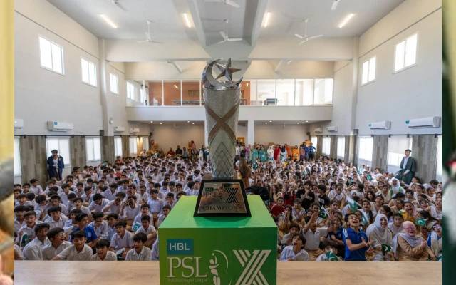 پی ایس ایل 10 کی ٹرافی کے ملک گیر سفر کا حیدرآباد سے آغاز