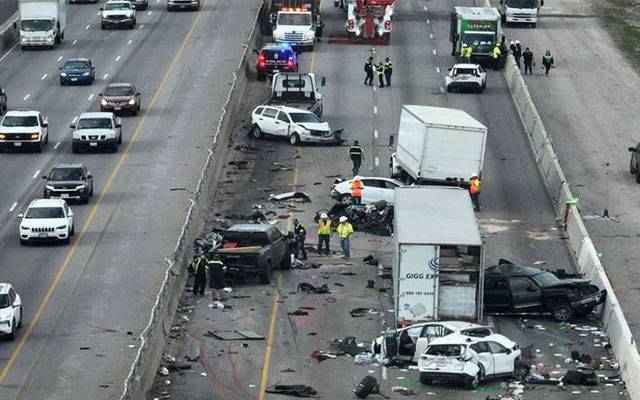 امریکا: 17 گاڑیاں آپس میں ٹکرا گئیں، 5 افراد ہلاک 