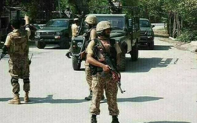 کرک میں سوئی گیس آفس اور تھانوں پر حملے، 2 اہلکار شہید