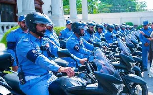 نیا حکم، اب ٹریفک وارڈنز بھی ہیلمٹ پہنیں گے