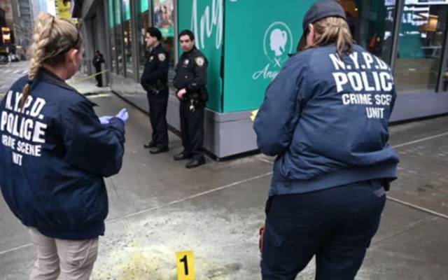 ٹائمز سکوائر میں 45 سالہ شخص کو آگ لگا دی گئی،  ملزم فرار