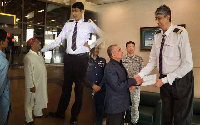 دنیا کے طویل القامت افراد میں شامل نصیر سومرو انتقال کرگئے