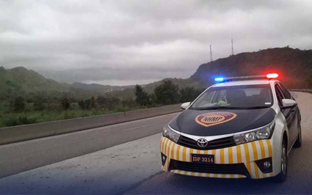نامعلوم مسلح افراد نے موٹر وے پولیس کے اہلکاروں سے اسلحہ اور گاڑیاں چھین لی