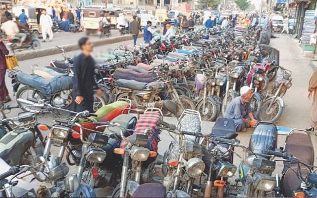 ڈبل پارکنگ کرنے والوں کے گرد گھیرا تنگ، گرفتاریاں شروع 