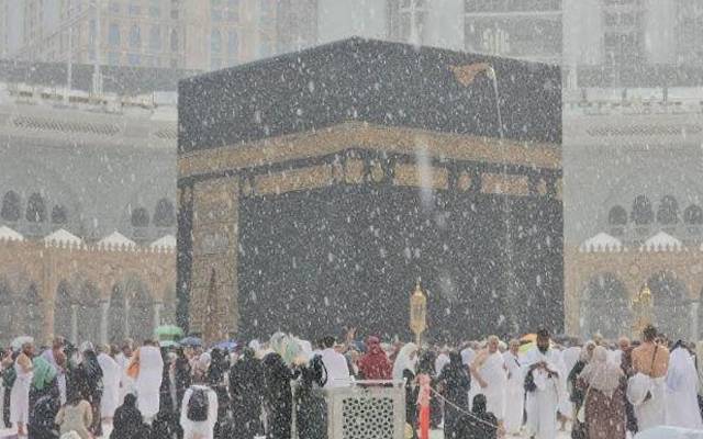 مکہ مکرمہ میں بارش، عمرہ زائرین کا موسلادھار بارش کے دوران مسجد الحرام میں طواف