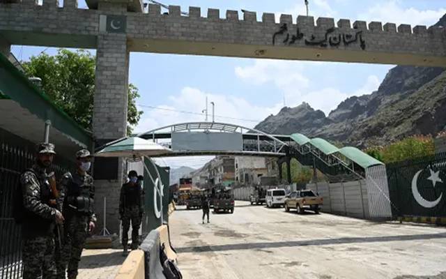  طورخم بارڈر کھول دیا گیا، کن افراد کو آنے جانے کی اجازت دی گئی؟