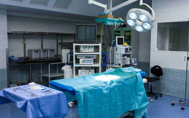 یوٹیوب دیکھ کر اپنا آپریشن خود کرنے والے شخص کیساتھ کیا ہوا؟