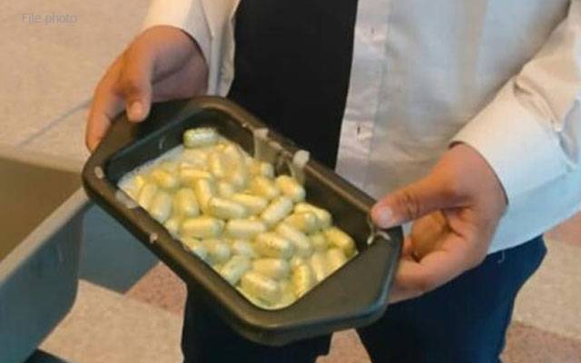  سعودی عرب جانیوالےمیاں بیوی کےپیٹ سے ہیروئن کے کیپسولز برآمد 