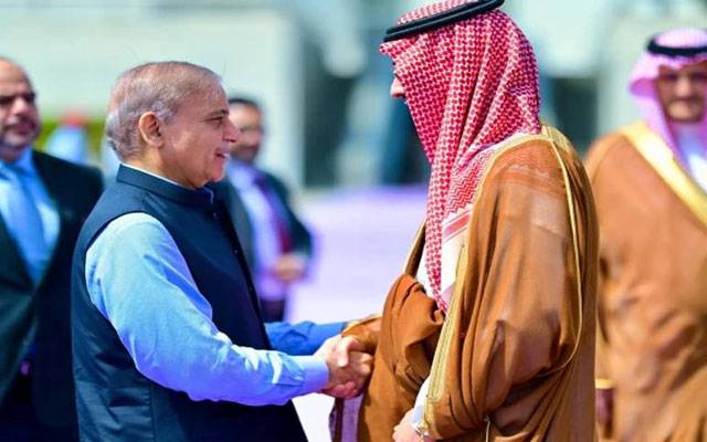 وزیر اعظم شہباز شریف سعودی عرب کا دورہ مکمل کر کے جدہ سے اسلام آباد کے لئےروانہ 