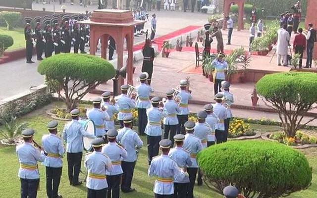 مزار اقبال پر گارڈ آف تبدیلی کی پروقار تقریب، پاک فضائیہ نے فرائض سنبھال لئے