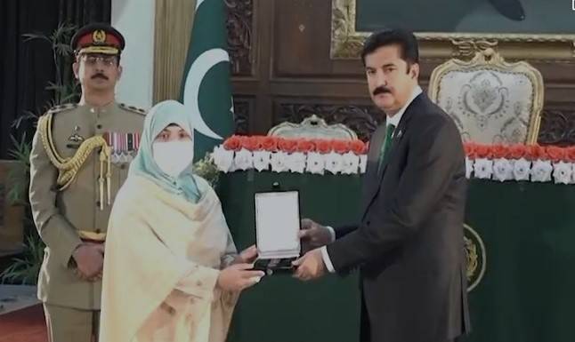 گورنرہاؤس پشاورمیں یوم پاکستان کے موقع پرتقسیم اعزازات کی پروقار تقریب