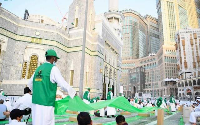 مسجد الحرام میں2 لاکھ افراد کا 50 کلومیٹر لمبا افطار دسترخوان؛ صفائی کتنی دیر میں مکمل ہوتی 