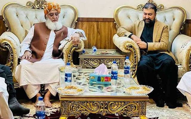 سرفراز بگٹی کی فضل الرحمان سے ملاقات، امن و امان کی صورتحال پر تبادلہ خیال   