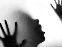 نکاح کی آڑ میں 13 سالہ لڑکی کی عصمت دری؛ ملزم کے دوست بھی زیادتی کرتے رہے
