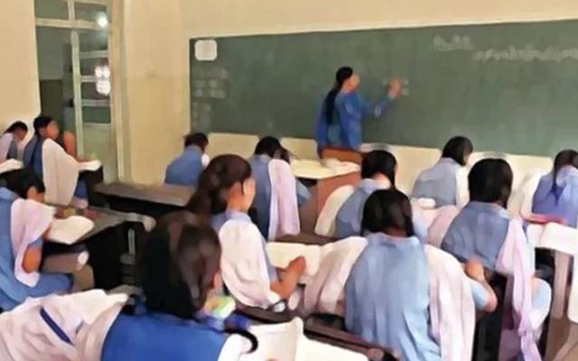 سندھ میں خواتین اساتذہ کے میک اپ اور زیورات جبکہ مرد اساتذہ پر جینز اور ٹی شرٹ پہننے پر پابندی 