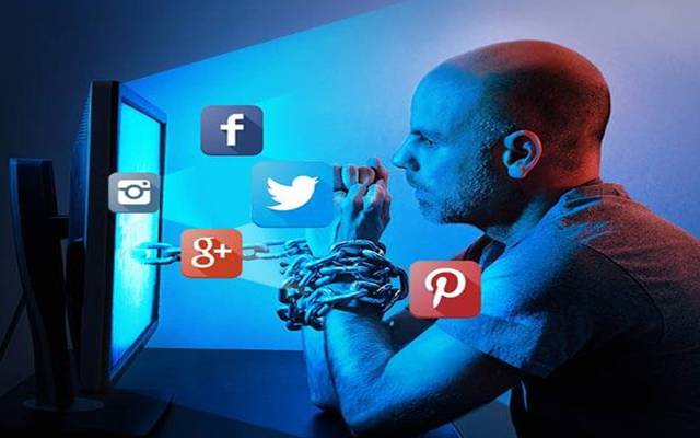 سوشل میڈیا پر زیادہ وقت گزارنا خطرنا ک 