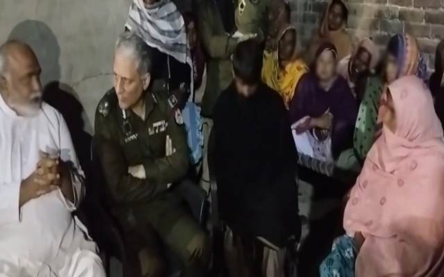 فیصل آباد زیادتی کیس؛ آئی جی پنجاب متاثرہ خاتون کے گھر پہنچ گئے 