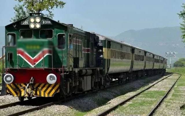 کوئٹہ سے عید سپیشل ٹرین  پشاور کے لیے روانہ 