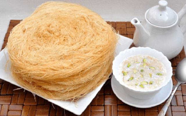 عید کی سوغات، پھونیوں کی دکانوں پر رش لگ گیا 