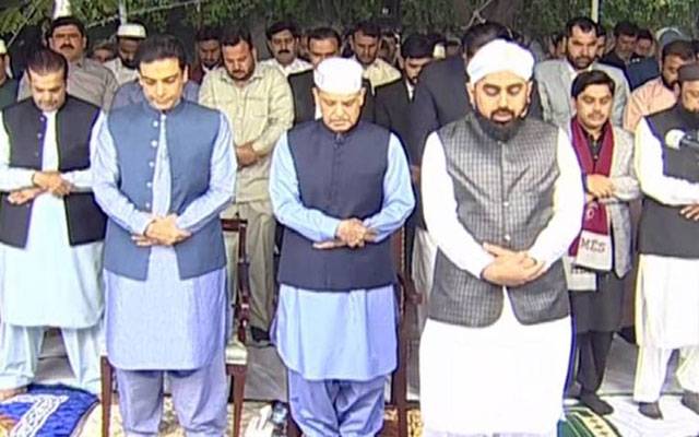 صدر اور وزیراعظم سمیت اہم شخصیات نے نماز عید کہاں کہاں ادا کی؟