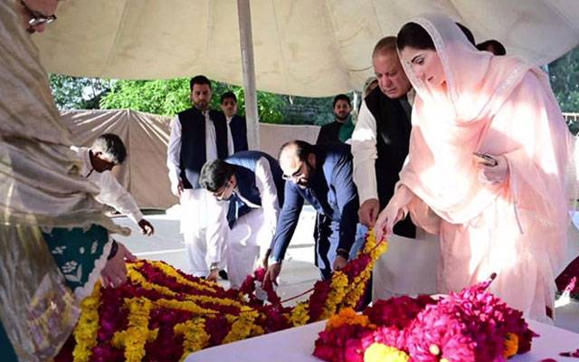 نواز شریف اور مریم نواز کی بزرگان کی قبروں پر حاضری