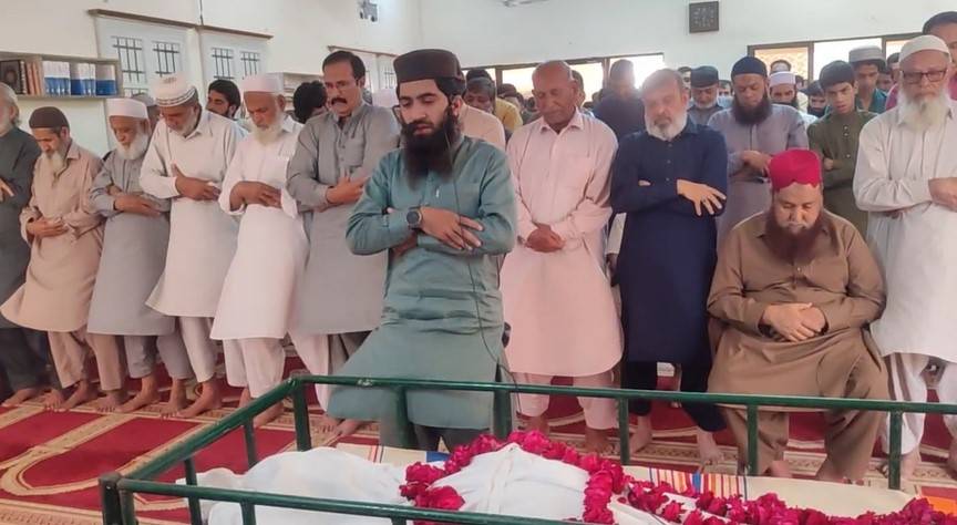 سٹی 42کے سینئر رپورٹر عمران یونس کے بھائی کی نماز جنازہ ادا 