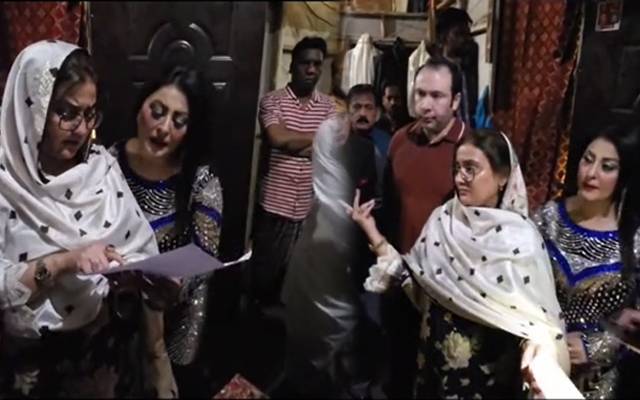 عظمی بخاری کےتھیٹرز پر اچانک چھاپے، غیر اخلاقی ڈانس دیکھ کر سخت برہم