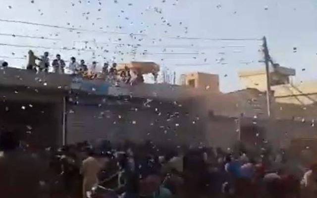 اپنی شادی میں نوٹ برسانے والے میک اپ آرٹسٹ کو 6 ماہ قید کی سزا 