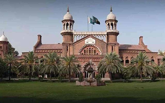 لاہور ہائیکورٹ نے جواب جمع نہ کروانے پر ڈائریکٹر انجنئیرنگ کو کام سے روک دیا