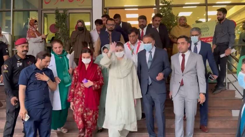 وزیر اعلی مریم نواز کا سروسز ہسپتال کا دورہ ؛ علاج معالجے پر اظہار اطمینان
