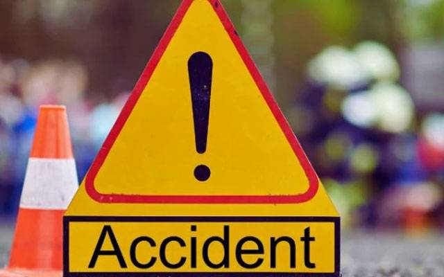 میرپور ماتھیلو، موٹروے پر مسافر کوچ الٹنے سے 3 افراد جاں بحق، 15 زخمی
