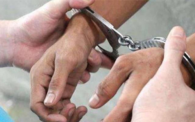 درجنوں مقدمات میں مطلوب 2 ڈکیت گرفتار ؛ اسلحہ برآمد