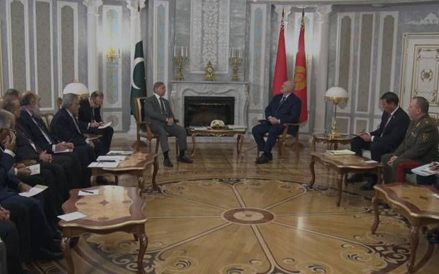 وزیراعظم شہباز شریف کی بیلا روس کے صدر سے ملاقات، اہم شعبوں میں تعاون بڑھانے پر اتفاق 