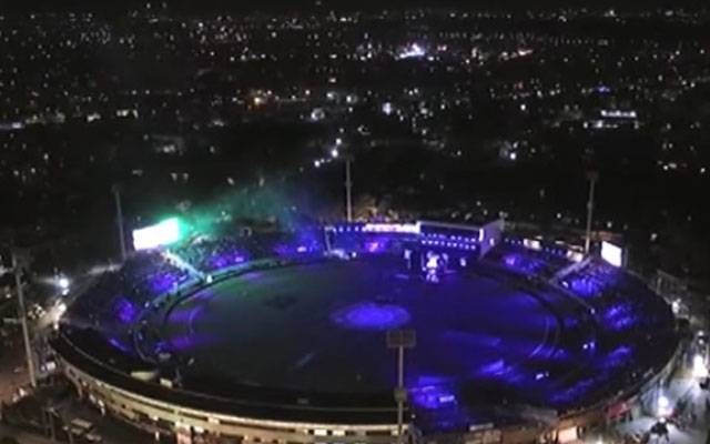 پی ایس ایل 10 کی افتتاحی تقریب؛ عابدہ پروین، علی ظفر اور دیگر گلوکاروں نے آواز کا جادو جگایا