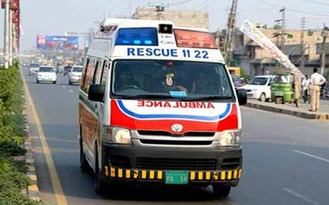  ملتان روڈ ؛مزدا کی موٹر سائیکل رکشہ کو ٹکر ،2 خواتین سمیت 3 افراد جاں بحق