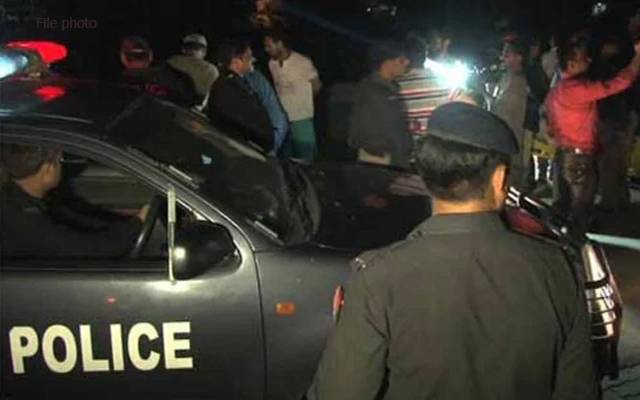 نشے میں دھت شہری نے پولیس اہلکار کو تھپڑ رسید کردیا