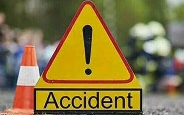 سندر ؛ مرغیوں والے مزدے کی موٹر سائیکل کو ٹکر ؛ ایک شخص جاں بحق ،خاتون سمیت 2 زخمی 