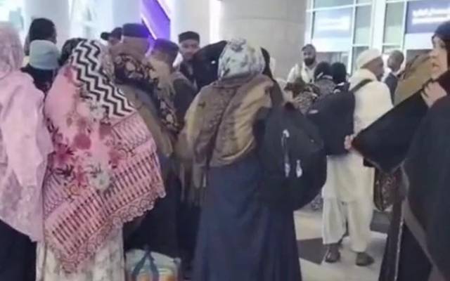 ائیرلائن کی غلطی سے سعودی عرب میں پھنسے 60 عمرہ زائرین دوبارہ ٹکٹ لے کر وطن پہنچے 