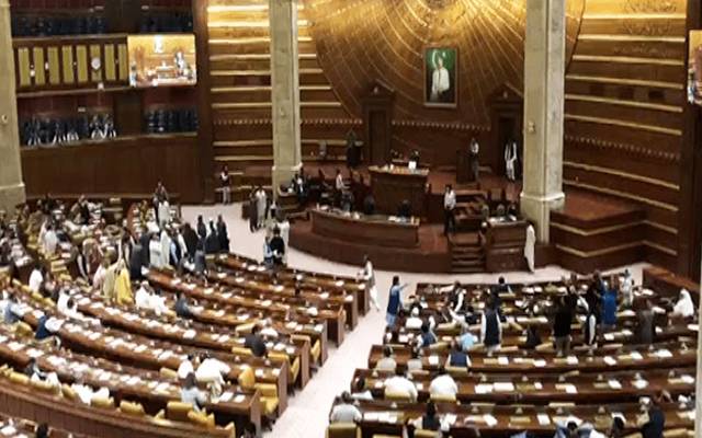 پنجاب اسمبلی کا اجلاس؛ اپوزیشن لیڈر اور وزیر پارلیمانی امور کے درمیان لفظی گولا باری 