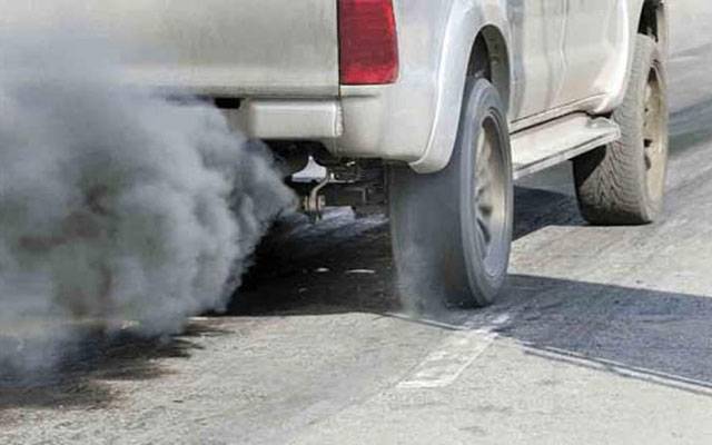 لاہور؛ دھواں دینے والی گاڑیوں کیخلاف کریک ڈوان، جرمانے عائد