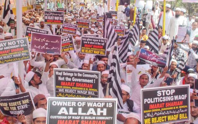 بھارت میں وقف ترمیمی بل کیخلاف علماو مشائخ کا احتجاج، ہزاروں افراد کی شرکت