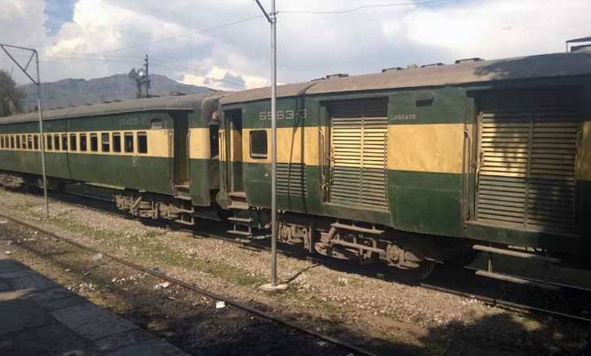 Sindh Punjab road and Rail communication blocked, City42, Hazara Express stopped in Nawabshah, City42