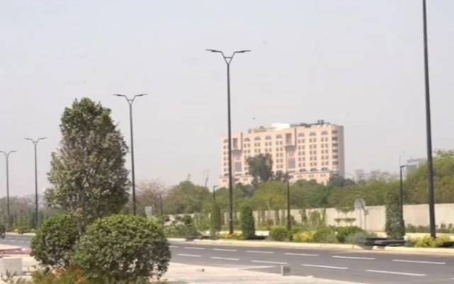 لاہور میں بجلی پیدا کرنے والی ملک کی پہلی سڑک تیار