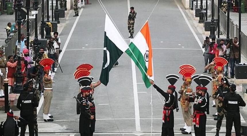 پاکستانی رینجرز سے ہاتھ مت ملاؤ؛ مودی سرکار کی بی ایس ایف جوانوں کو  احمقانہ ہدایت 