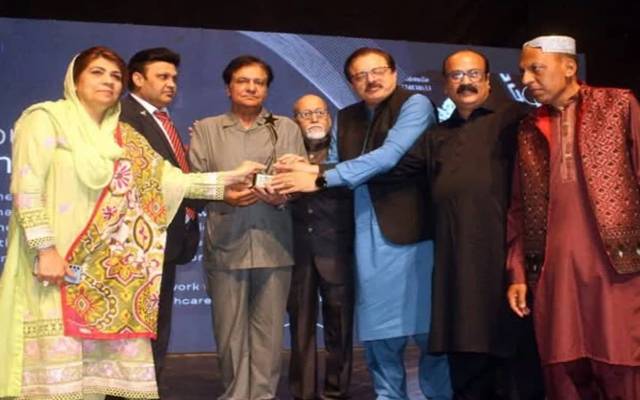 سینئر اداکار فردوس جمال کو لائف ٹائم اچیومنٹ ایوارڈ سے نواز دیا گیا