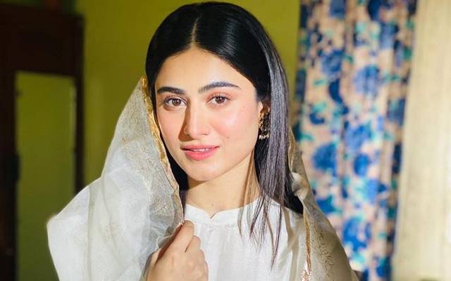  اداکارہ حنا آفریدی کی لہنگے میں کرکٹ کھیلنے کی ویڈیو 