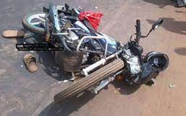 اچھرہ ، موٹر سائیکل سوار مین ہول میں گرگیا 