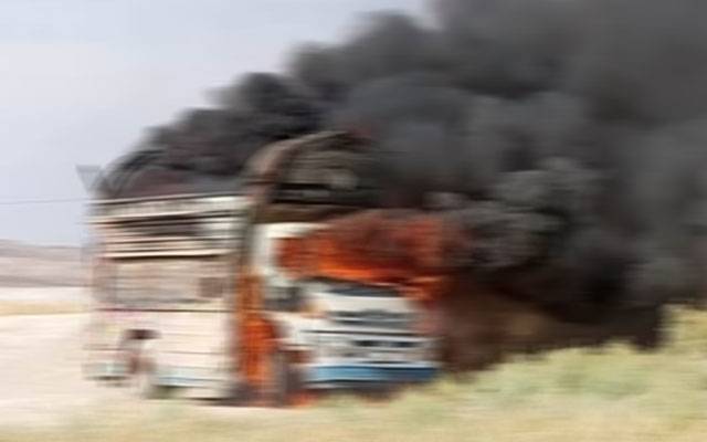نوشکی؛ ٹرک میں آگ لگنے سے 50 افراد زخمی، ہسپتال منتقل